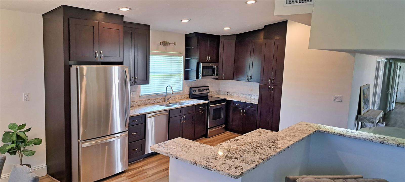 2400 Lauderdale Ct Property Photo 5