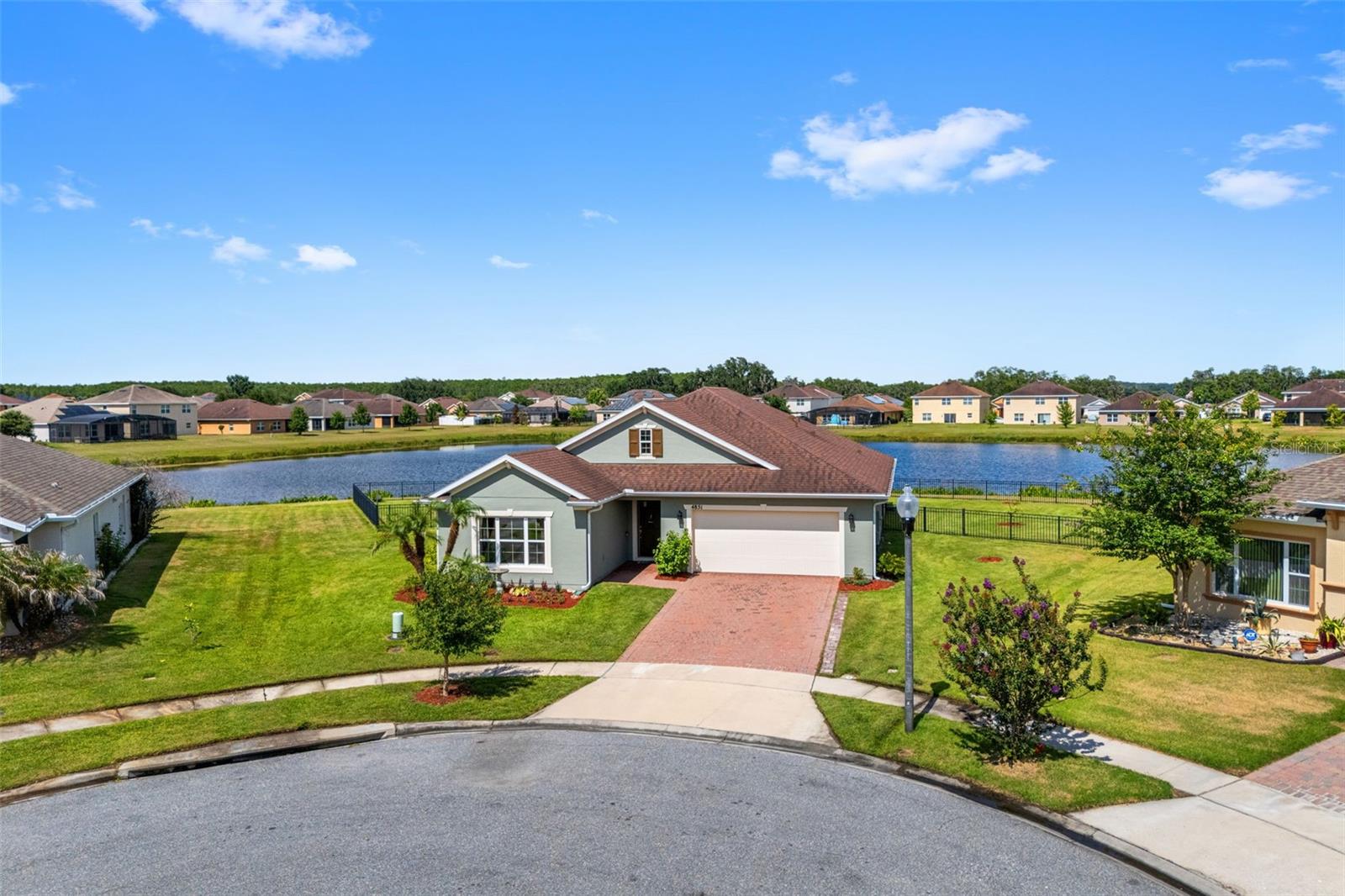4851 Pearl Lake Ct Property Photo 2