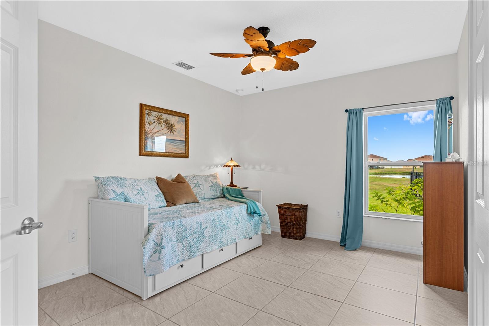 4851 Pearl Lake Ct Property Photo 12
