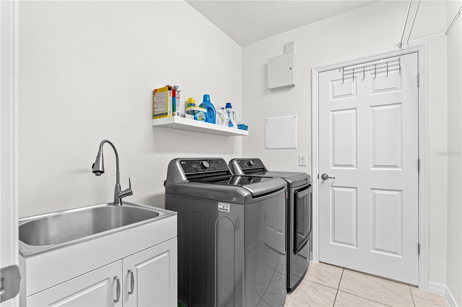 4851 Pearl Lake Ct Property Photo 15