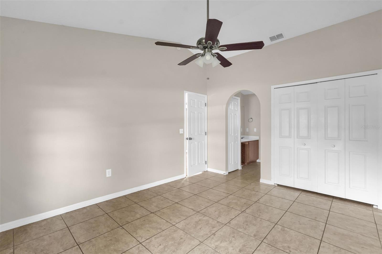 525 Carlsbad Dr Property Photo 9