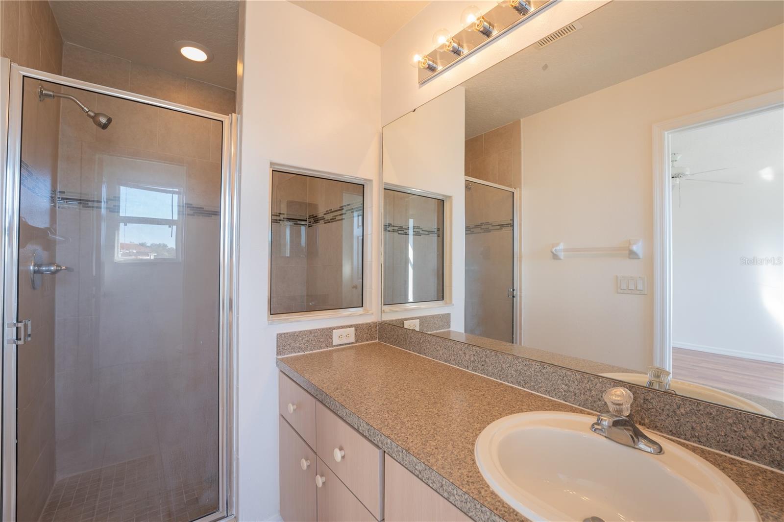 4712 Hemingway House St Property Photo 14