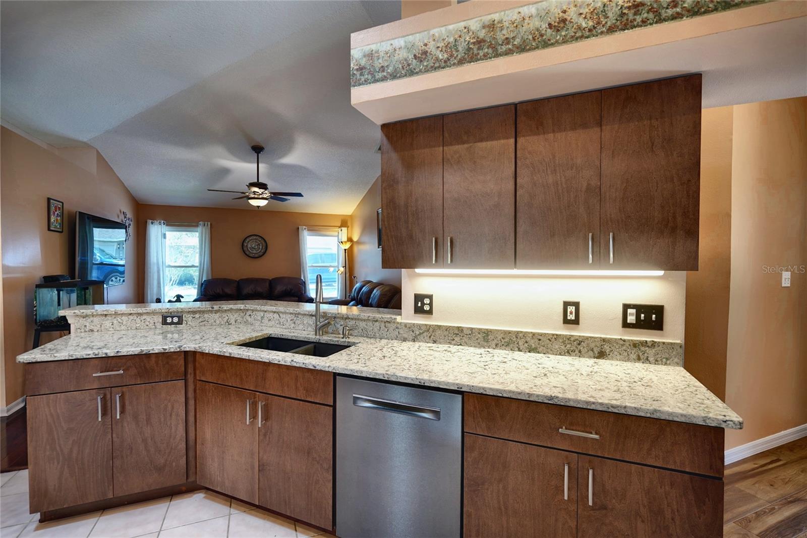 11208 Haskell Dr Property Photo 6