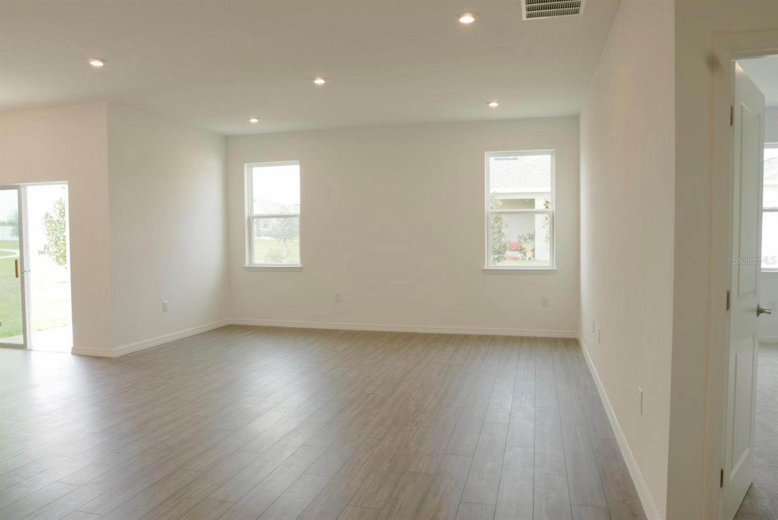 1762 Flag St Property Photo 6