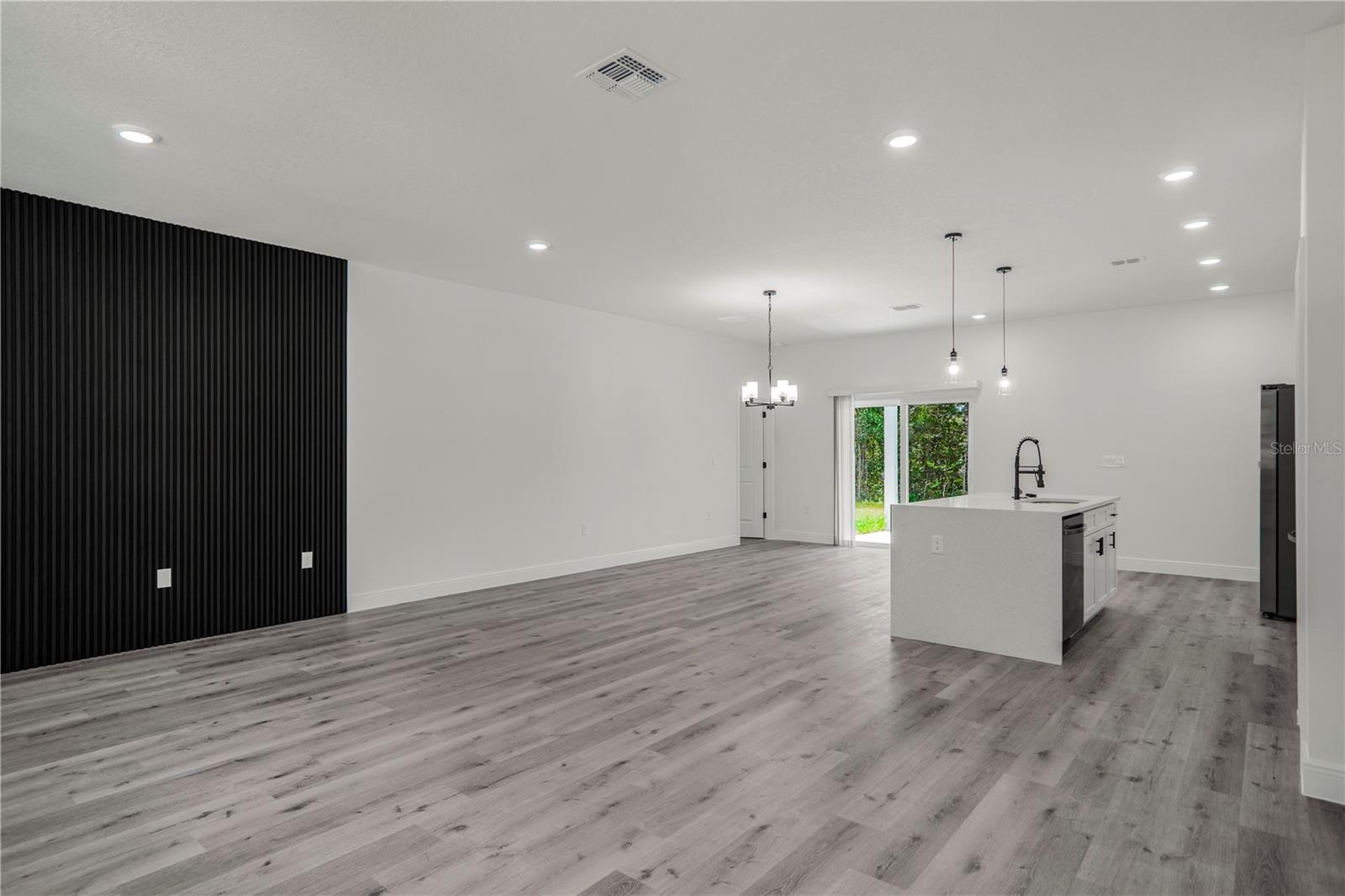 1948 W Adelia Pl Property Photo 6
