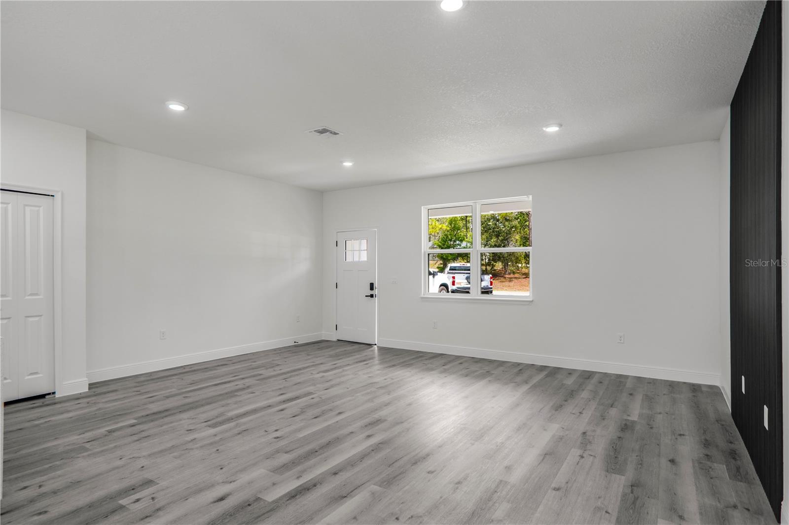 1948 W Adelia Pl Property Photo 14