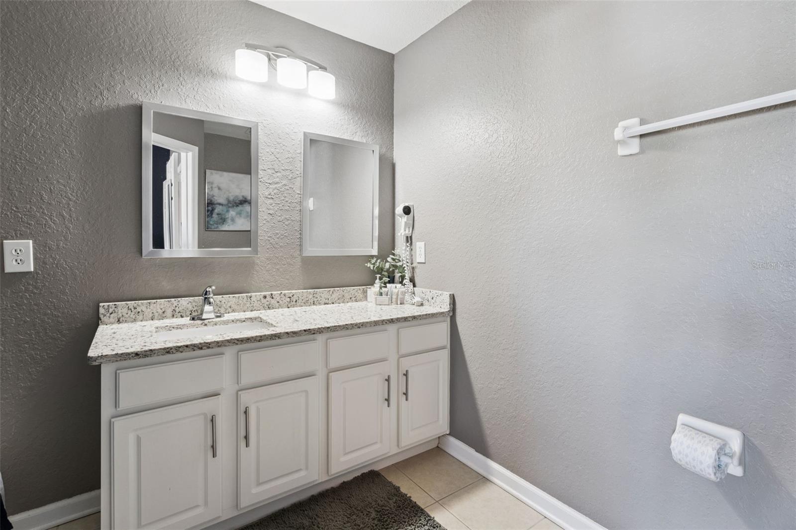 2530 Maneshaw Ln Property Photo 20