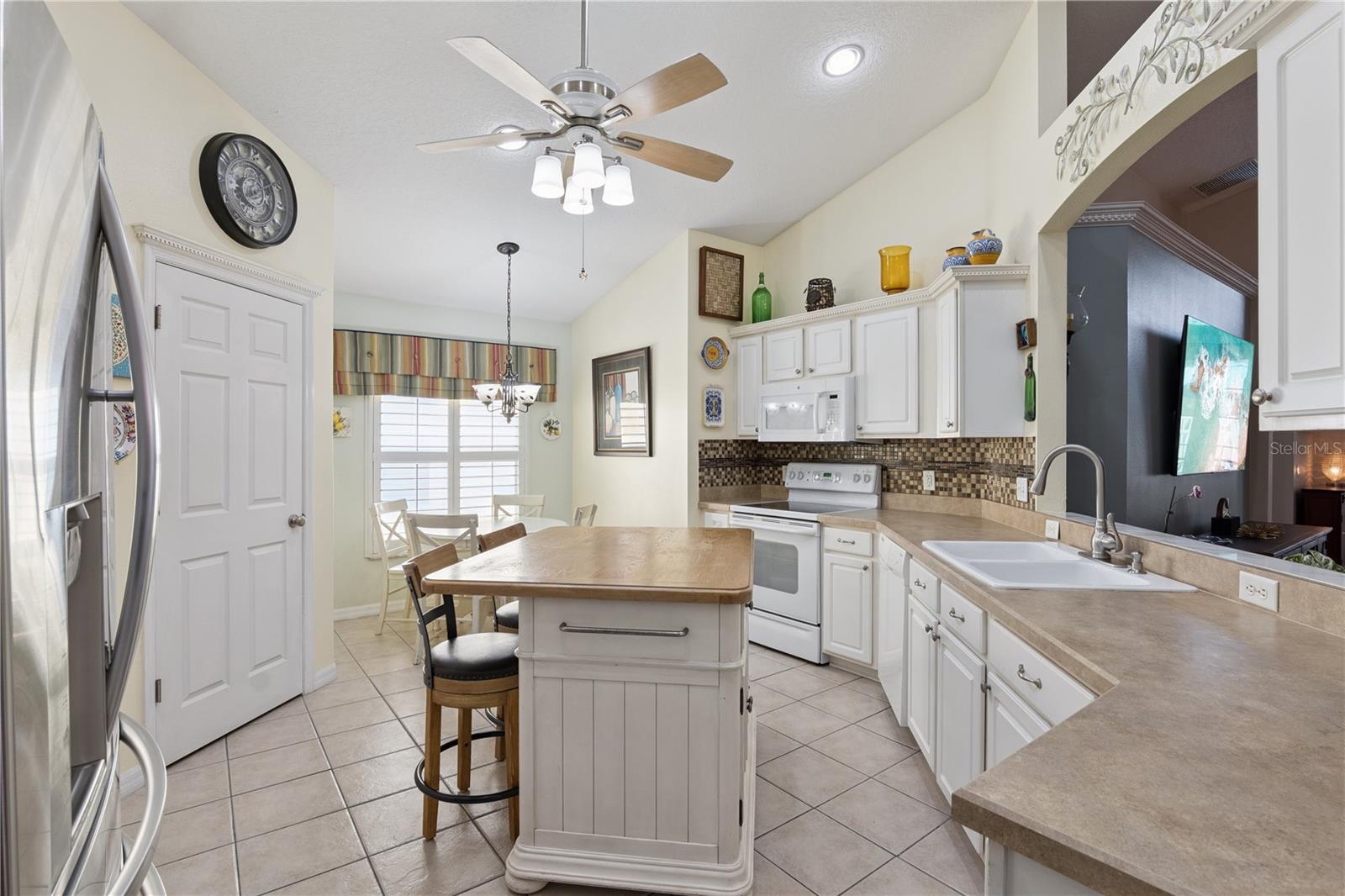 9943 Heron Pointe Dr Property Photo 2