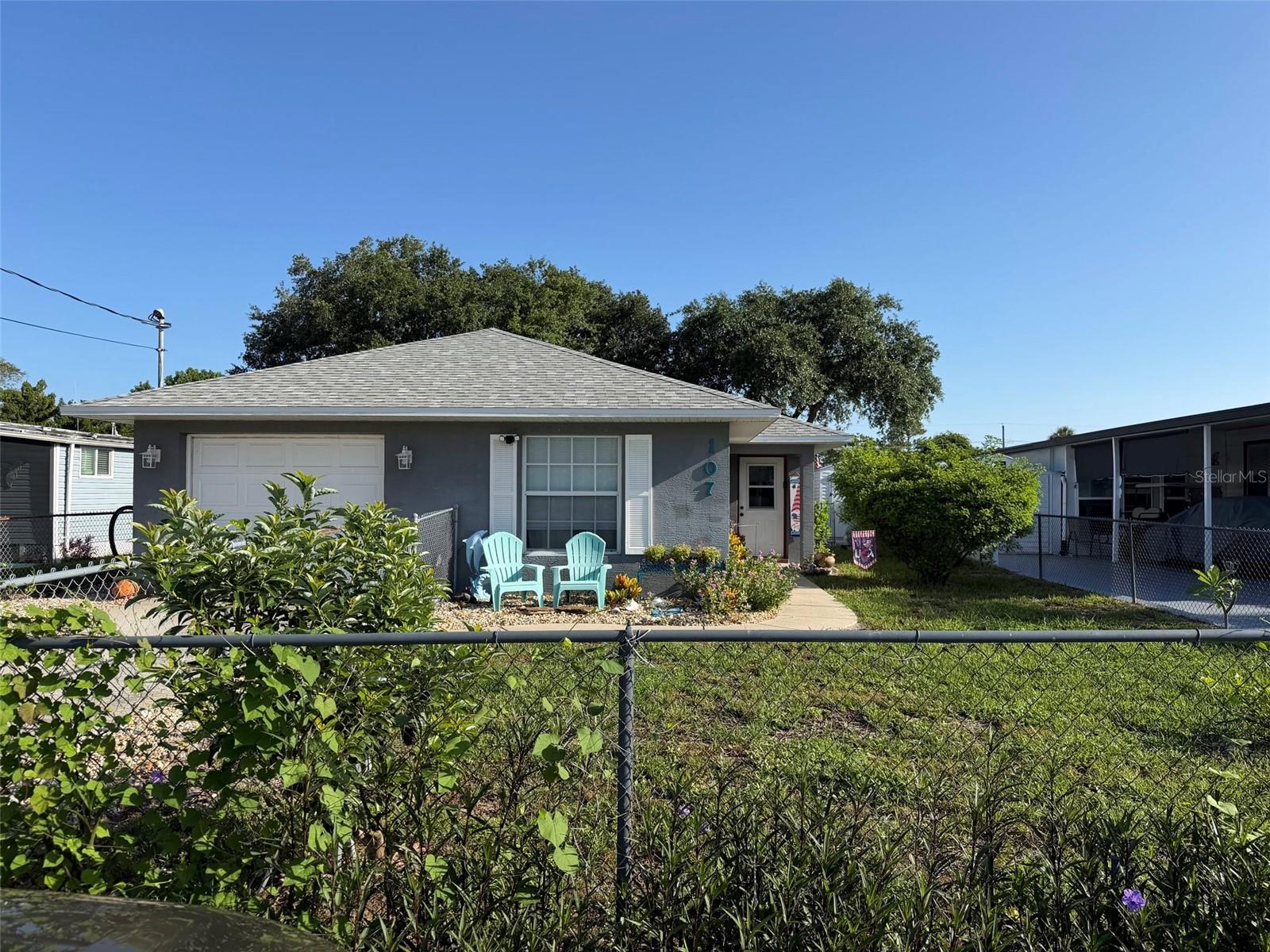 107 Douglas St Property Photo 2