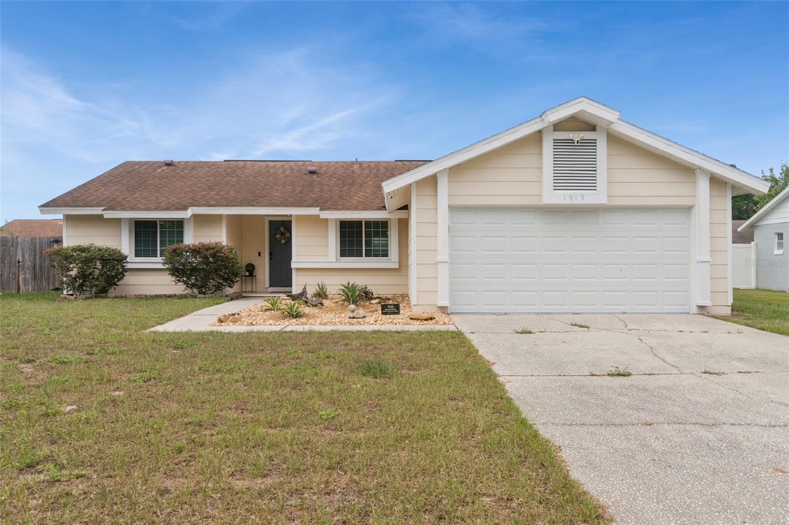 1919 Deanna Dr Property Photo 1