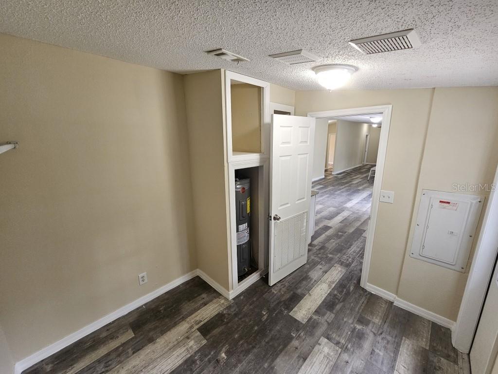 5105 Countryside Ct Property Photo 7