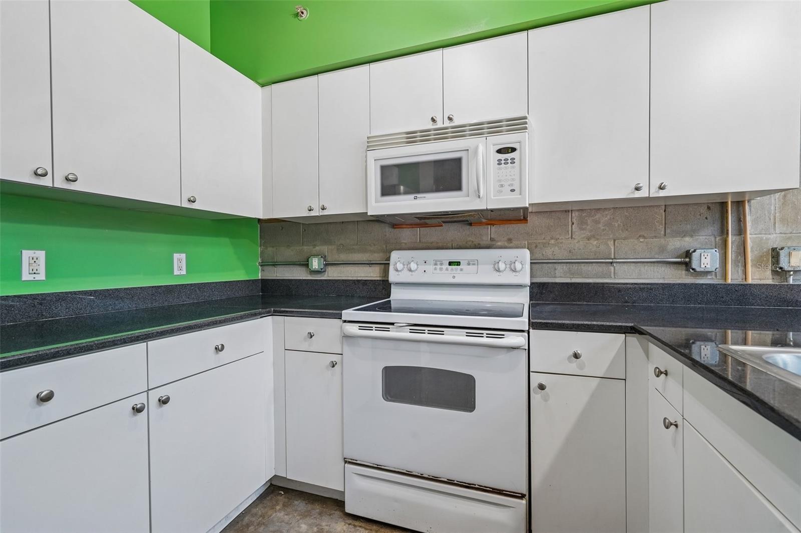 2515 Sw 35th Pl #103 Property Photo 10