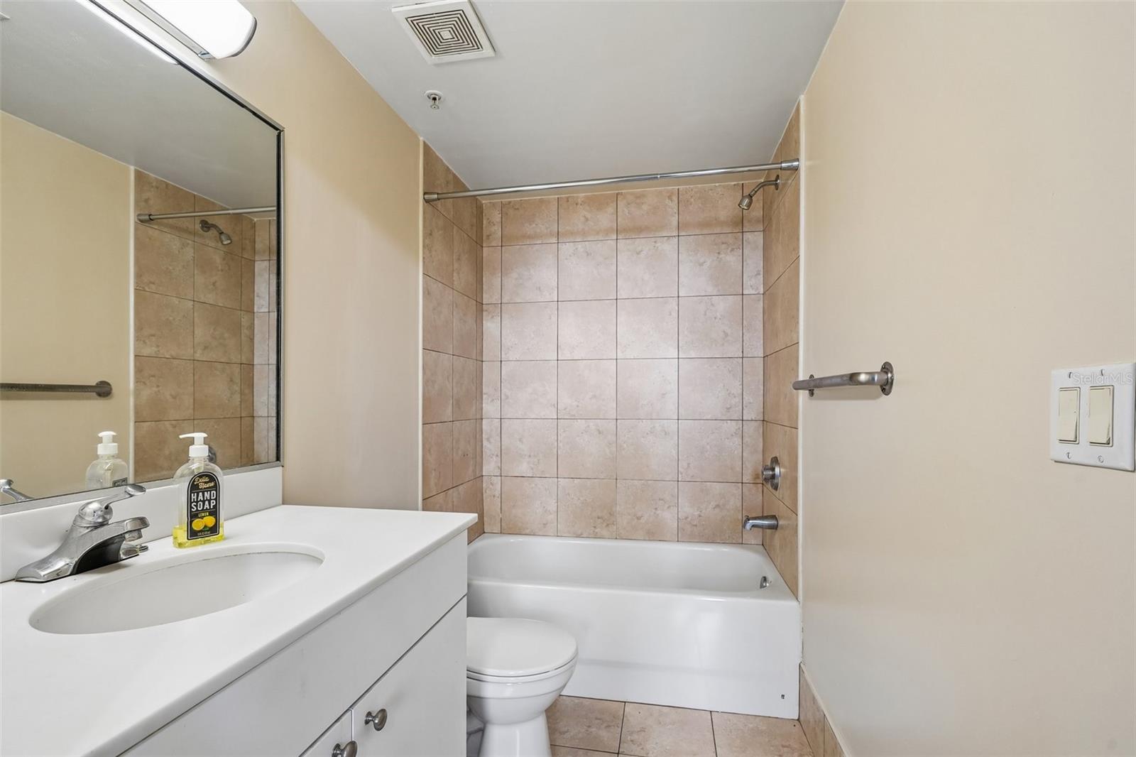 2515 Sw 35th Pl #103 Property Photo 14
