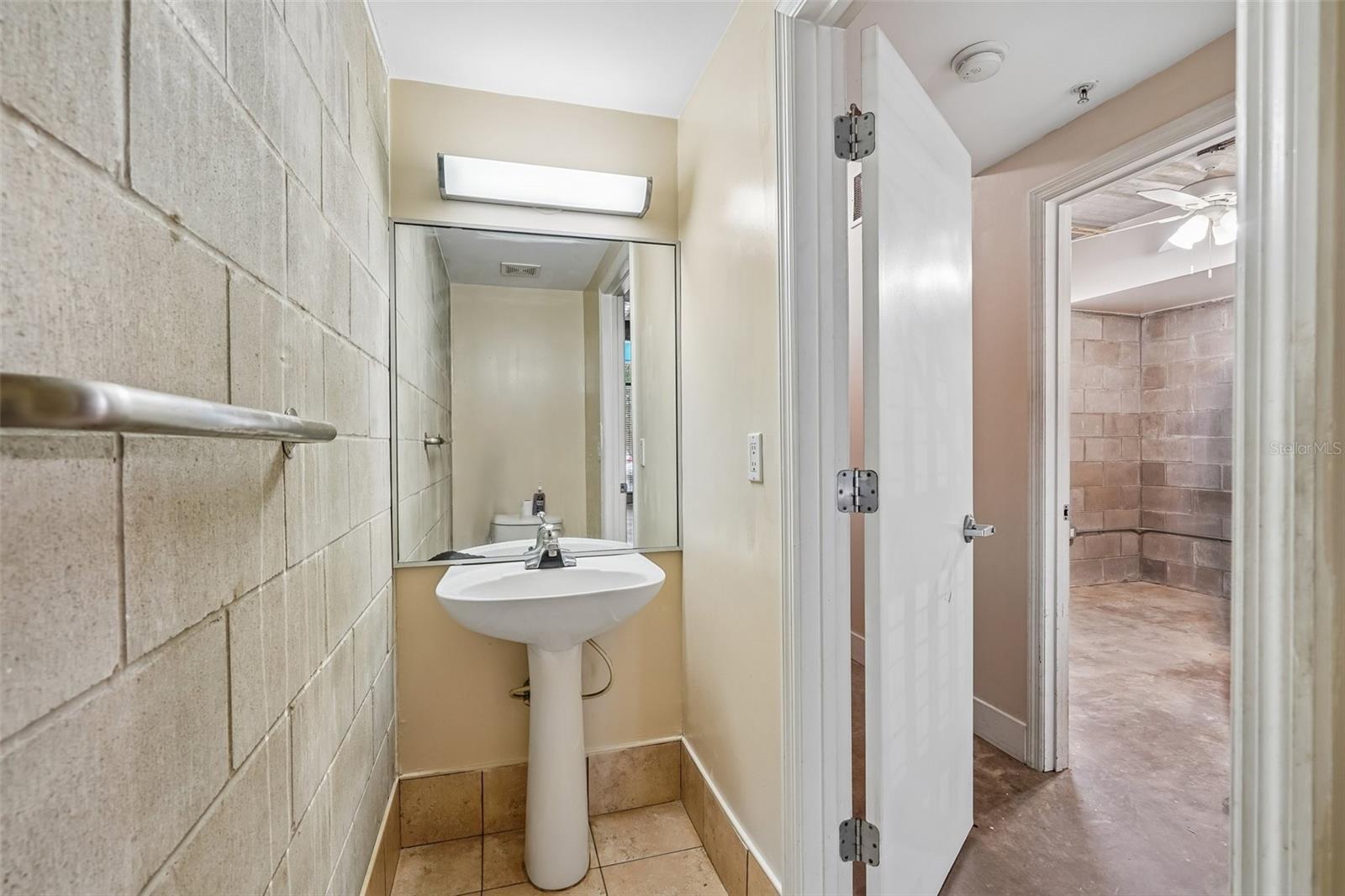 2515 Sw 35th Pl #103 Property Photo 16