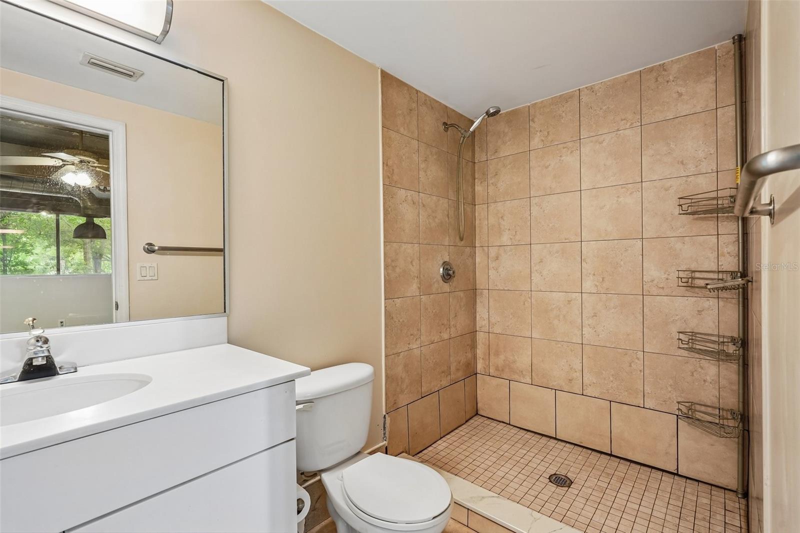 2515 Sw 35th Pl #103 Property Photo 20