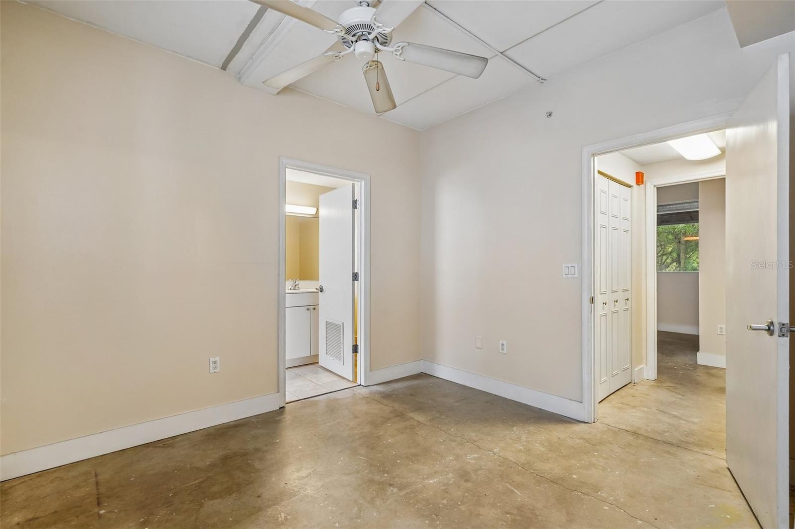 2515 Sw 35th Pl #103 Property Photo 22