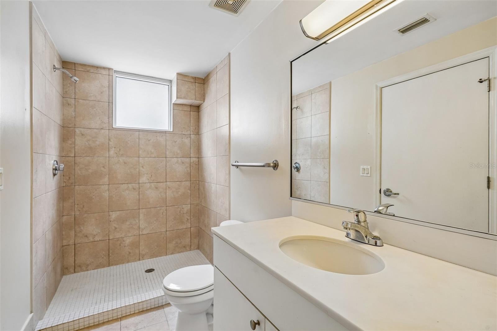 2515 Sw 35th Pl #103 Property Photo 23