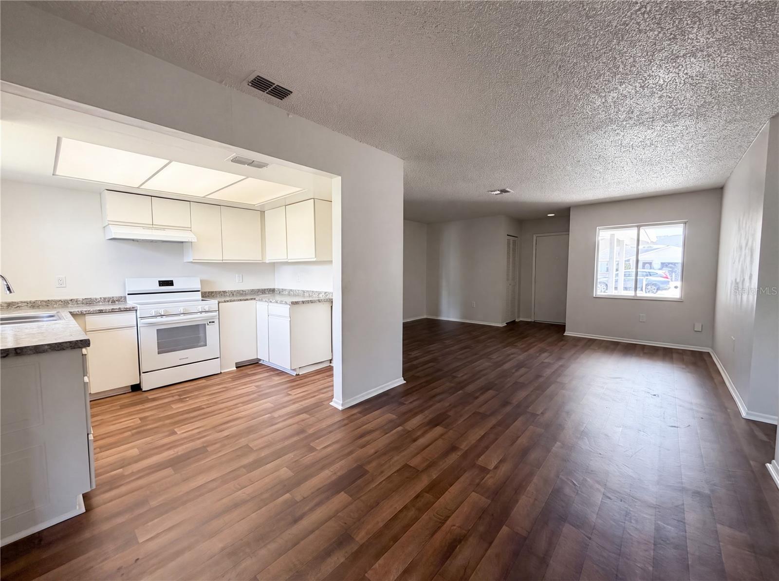 607 33rd Avenue E Property Photo 6