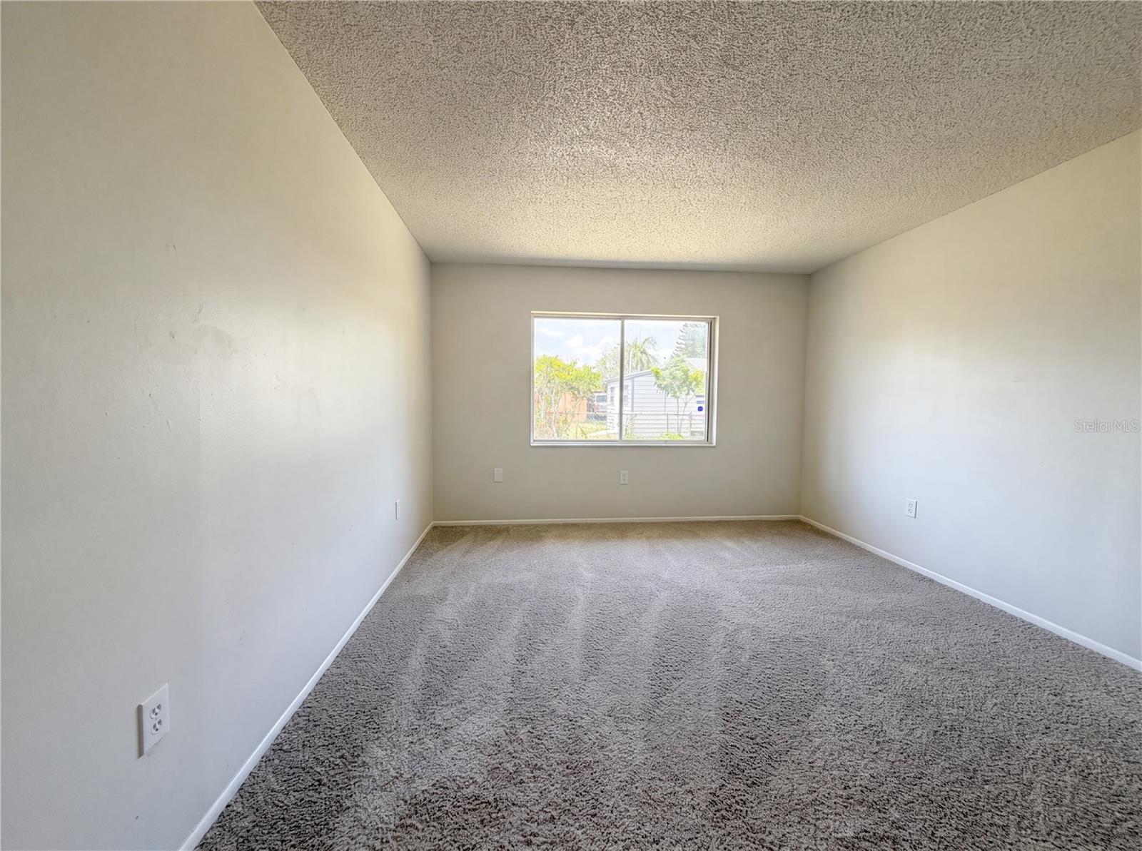 607 33rd Avenue E Property Photo 14