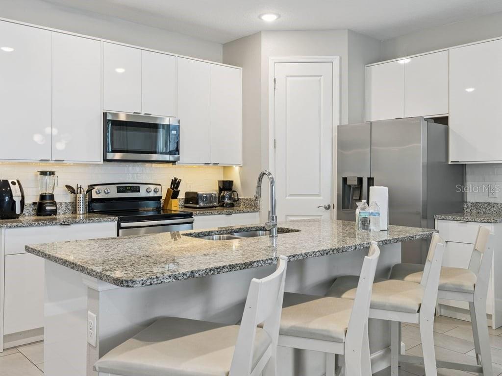 7989 Formosa Valley Pl Property Photo 14