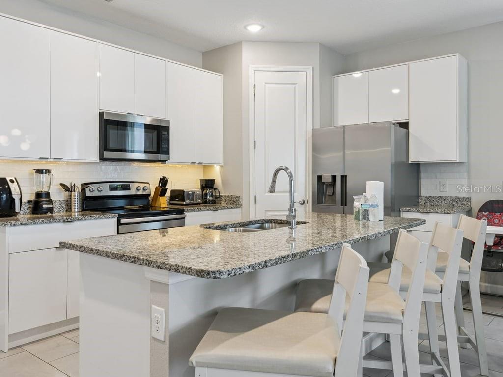 7989 Formosa Valley Pl Property Photo 15