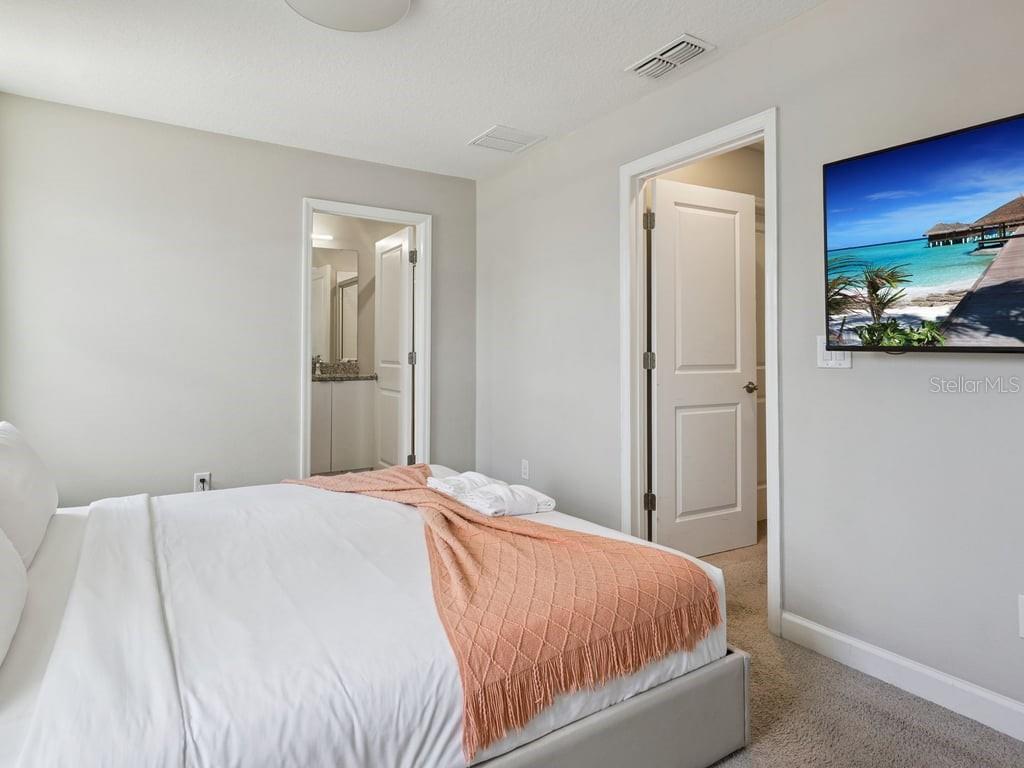 7989 Formosa Valley Pl Property Photo 18