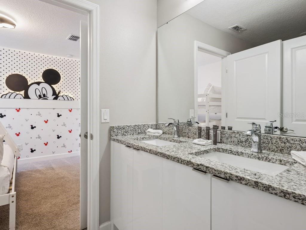7989 Formosa Valley Pl Property Photo 33