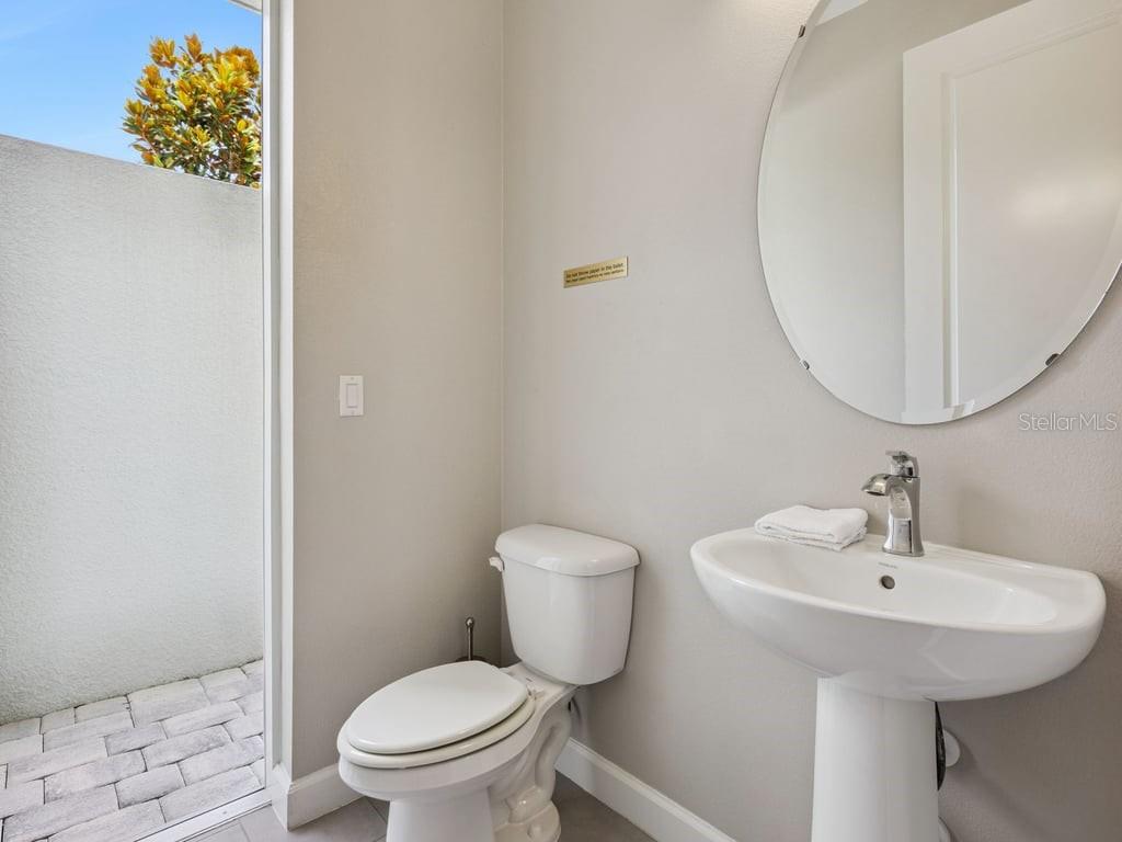 7989 Formosa Valley Pl Property Photo 35