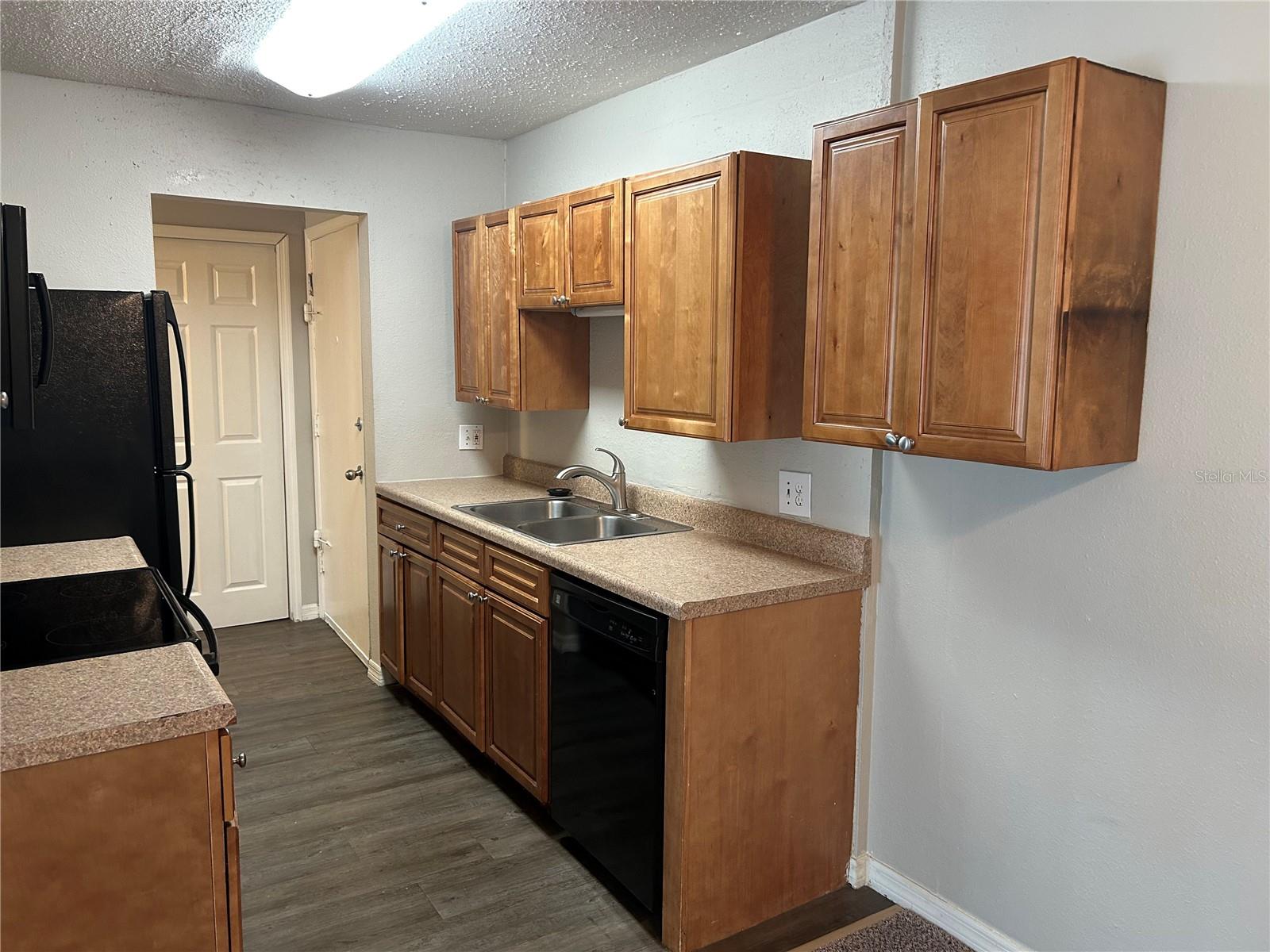 O6421564 Property Photo 3
