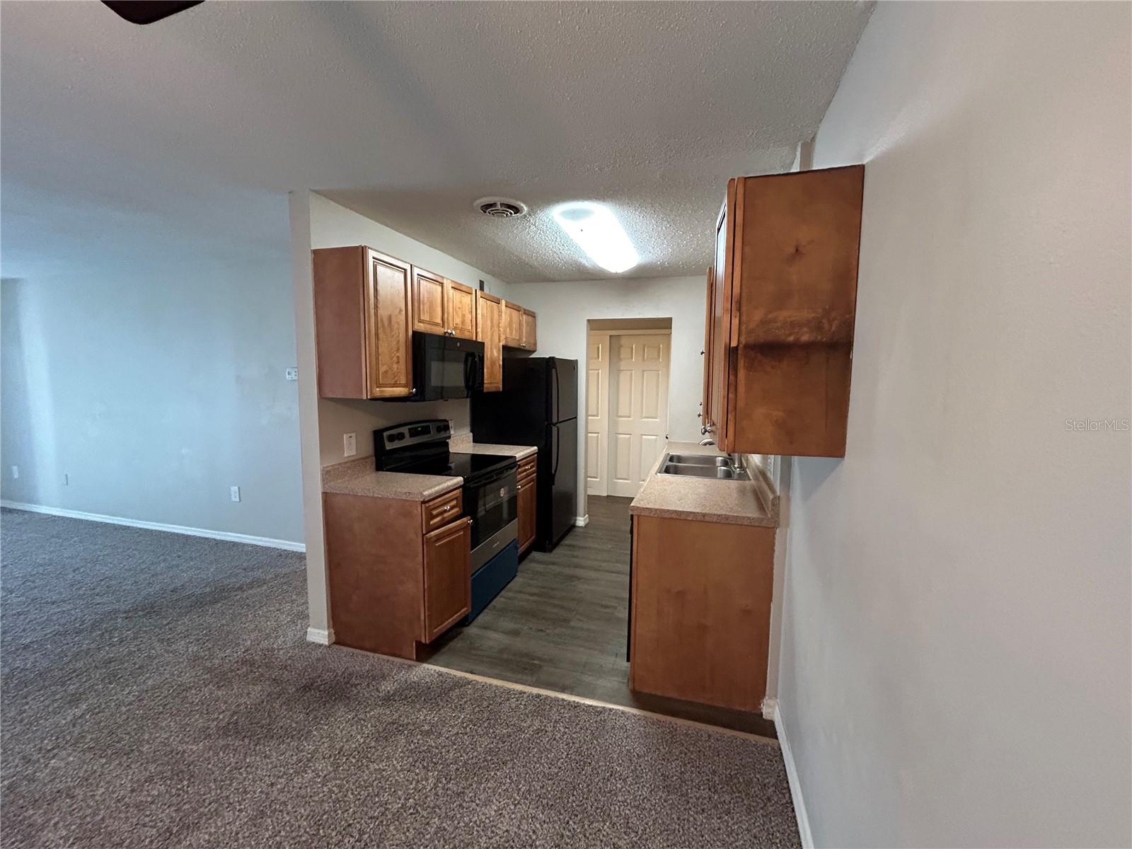 O6421564 Property Photo 4