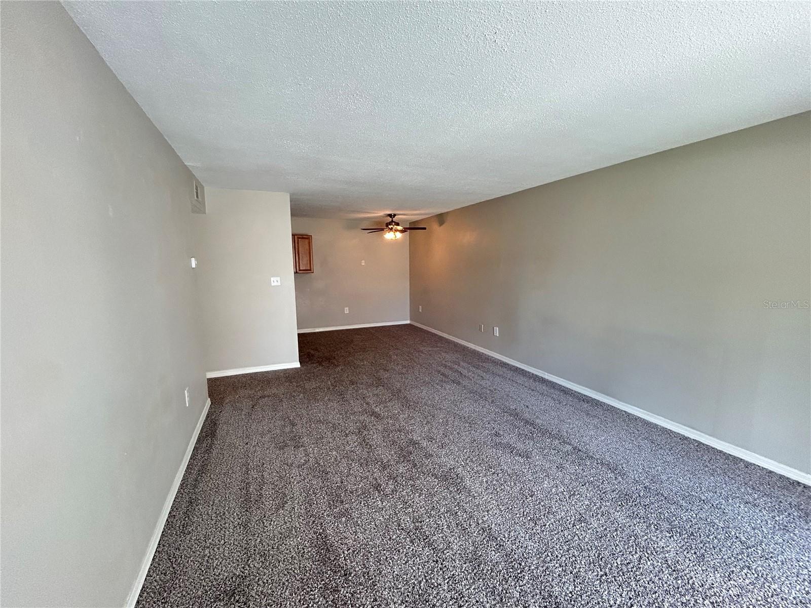 O6421564 Property Photo 6