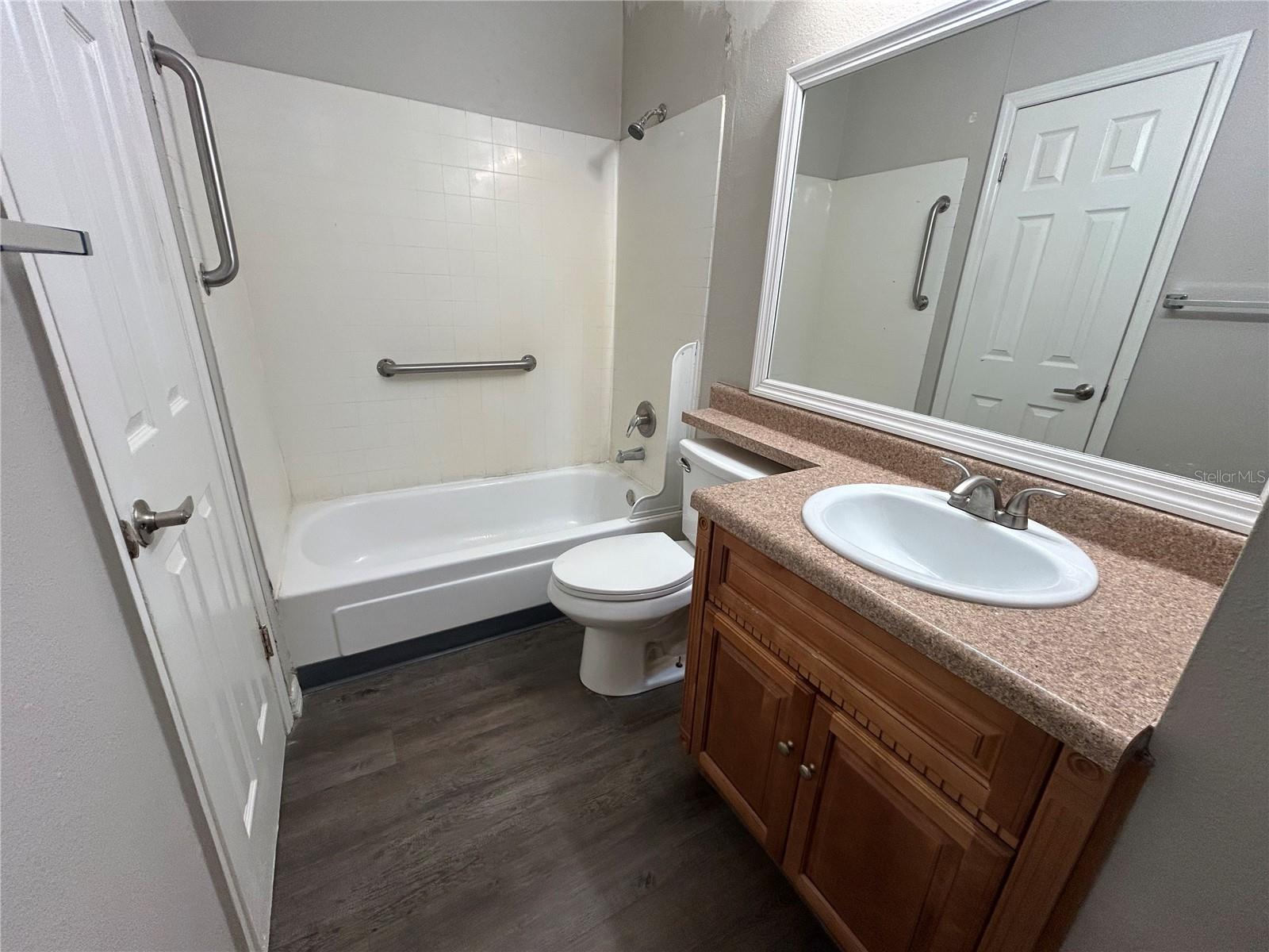 O6421564 Property Photo 10