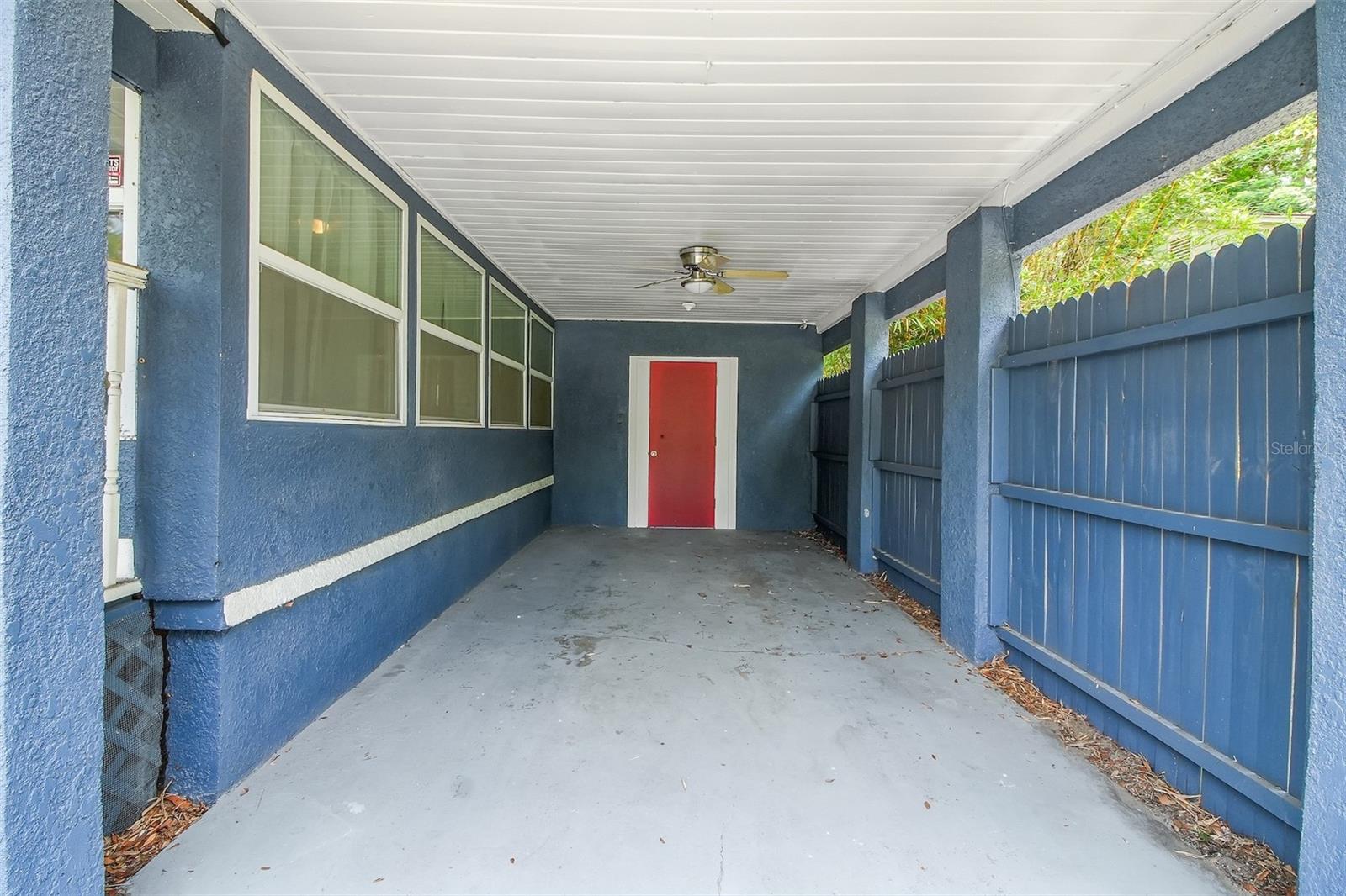 301 S Hampton Ave Property Photo 3