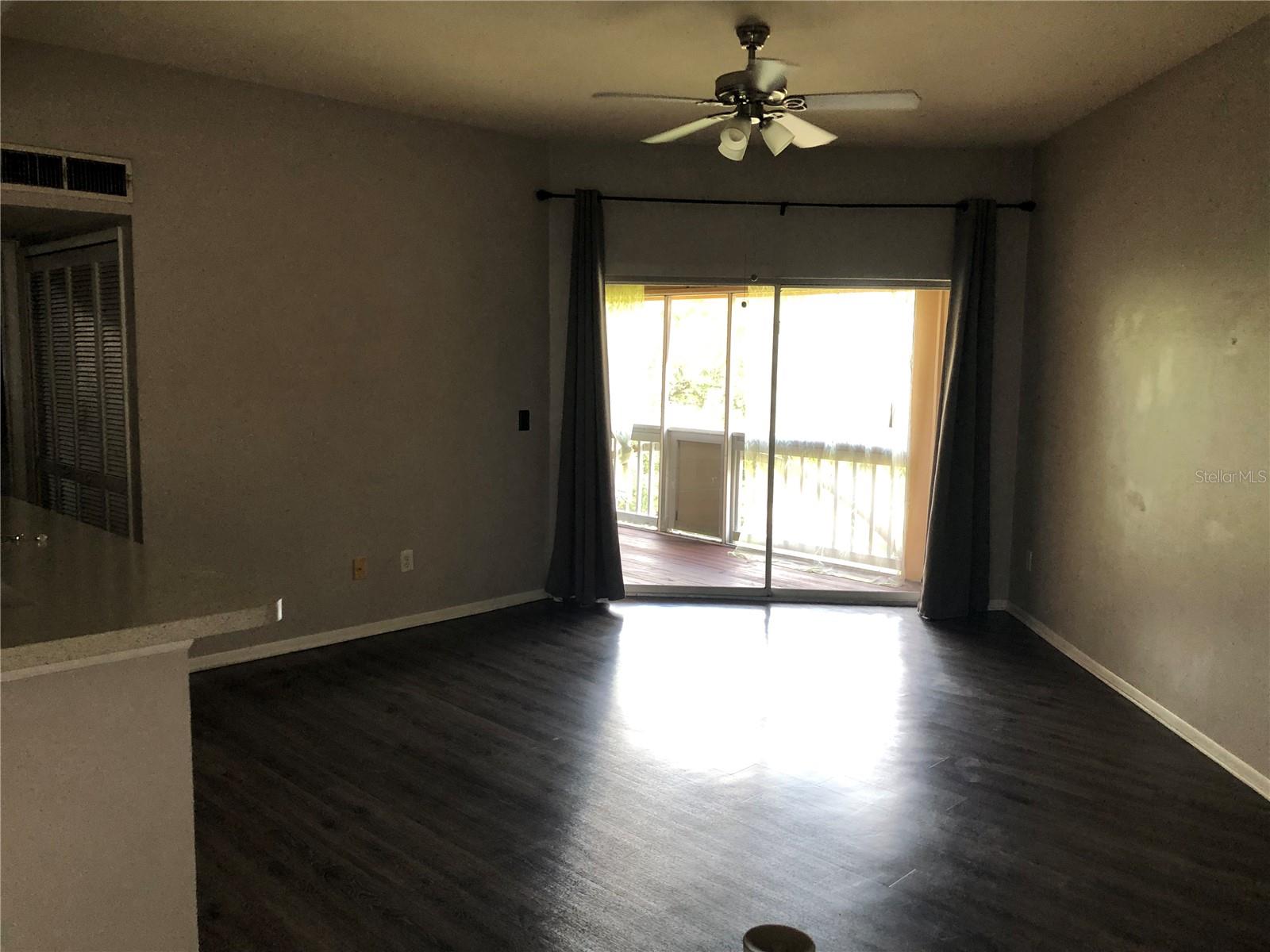 498 N Pin Oak Pl #304 Property Photo 3