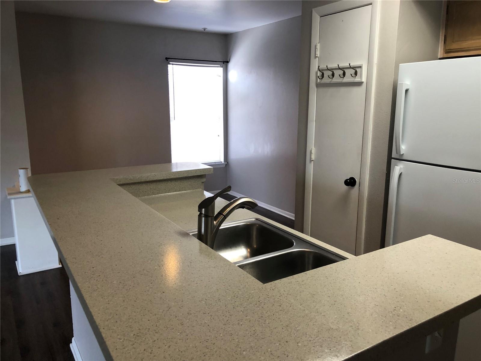 498 N Pin Oak Pl #304 Property Photo 5