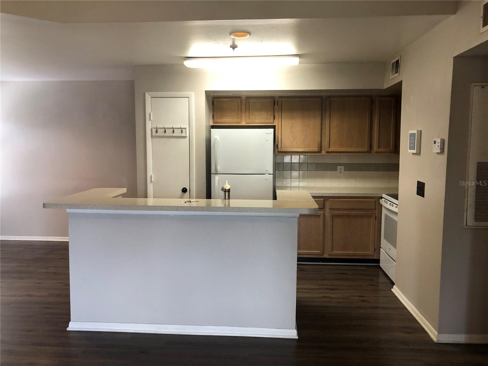 498 N Pin Oak Pl #304 Property Photo 6