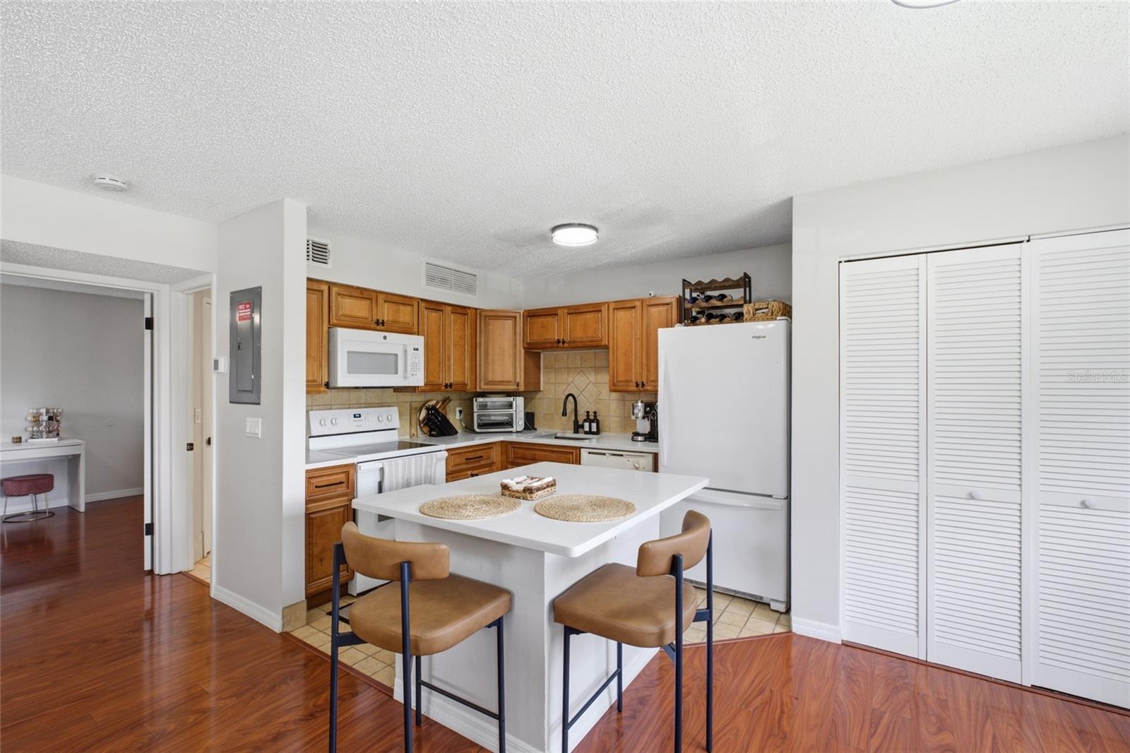364 Northpointe Ct #208 Property Photo 13