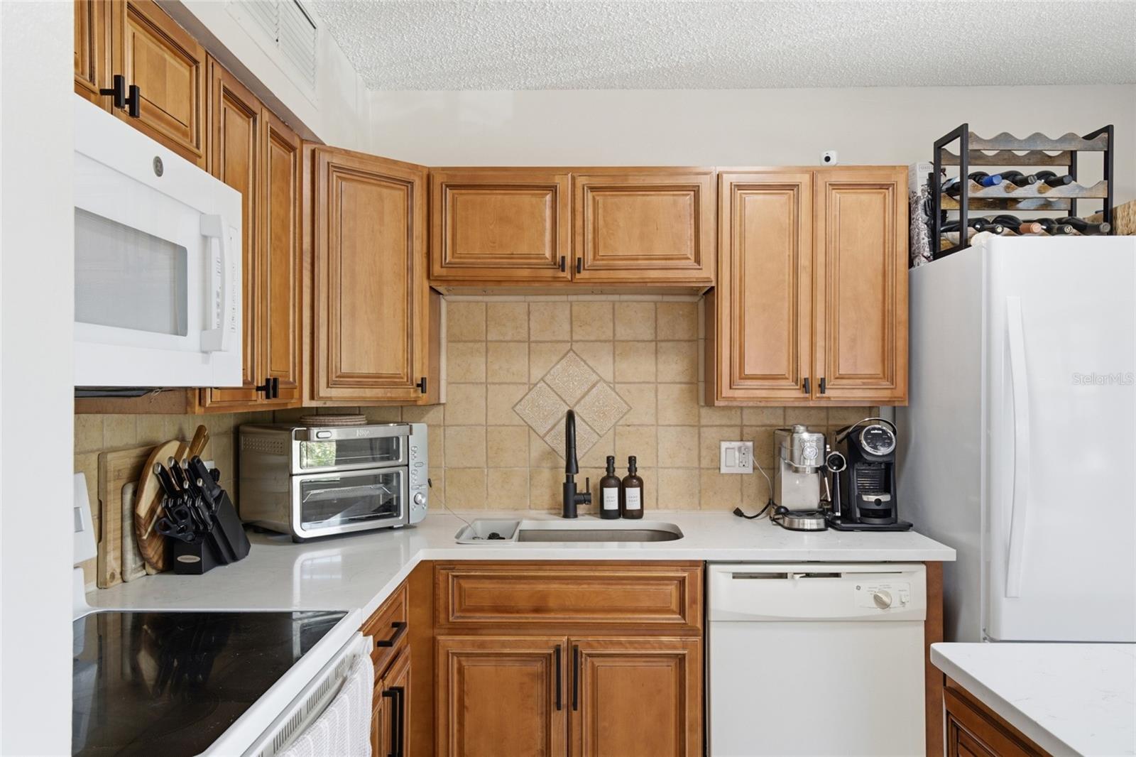 364 Northpointe Ct #208 Property Photo 14