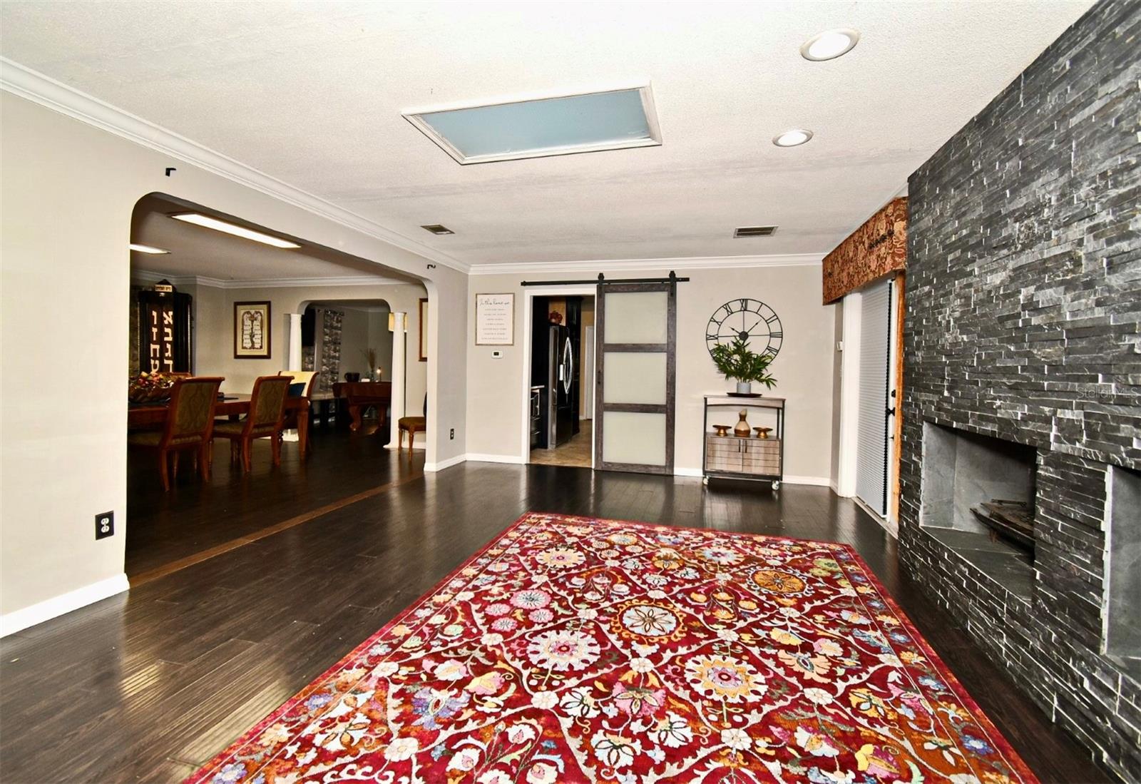 1200 Waverly Way Property Photo 4
