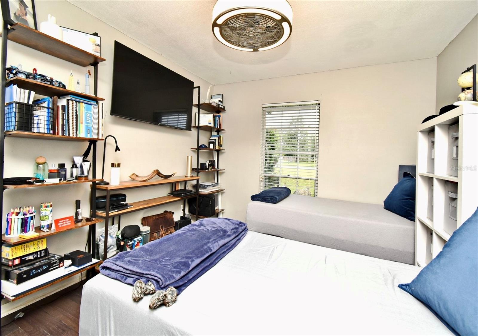 1200 Waverly Way Property Photo 12