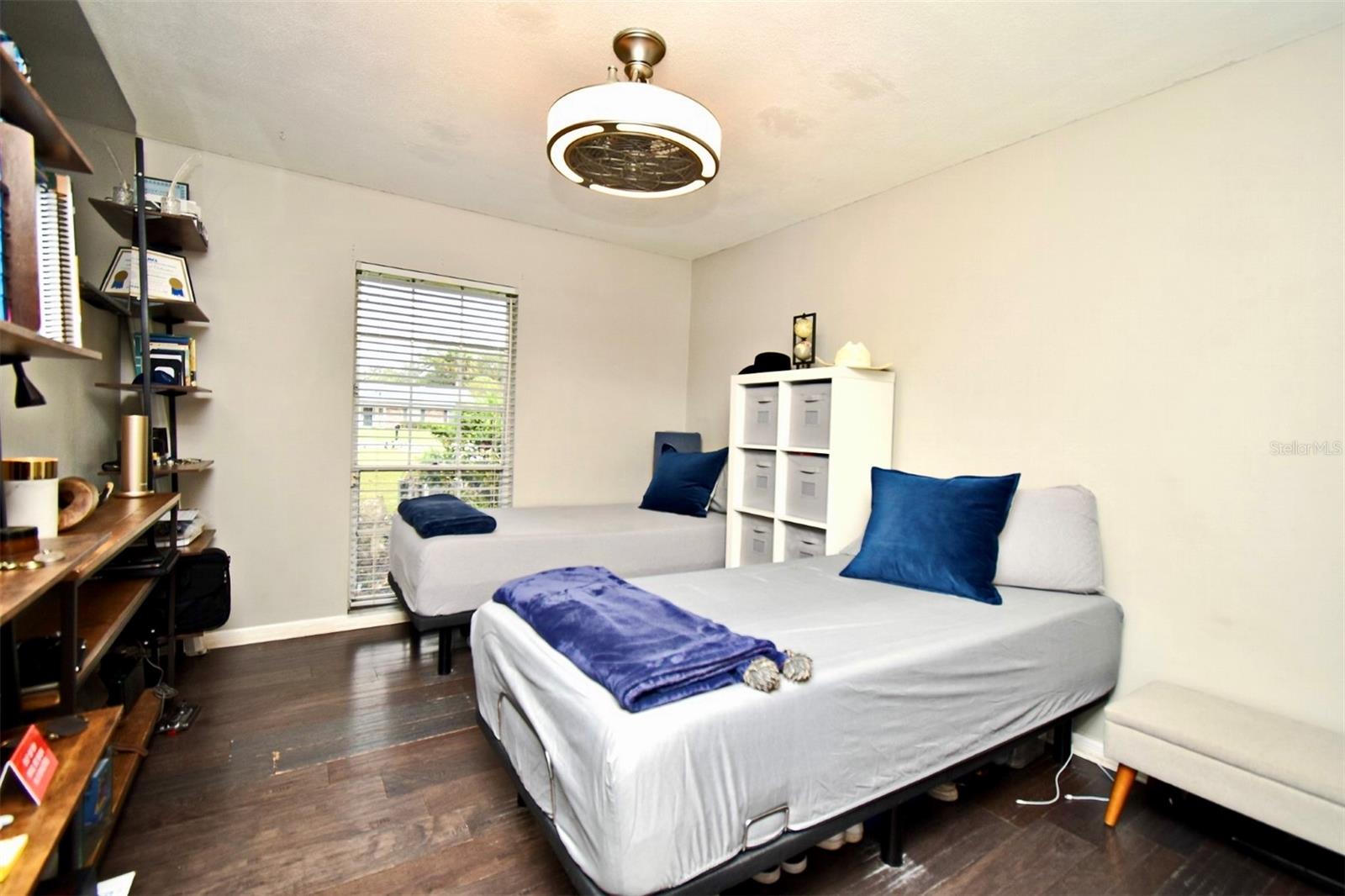 1200 Waverly Way Property Photo 13