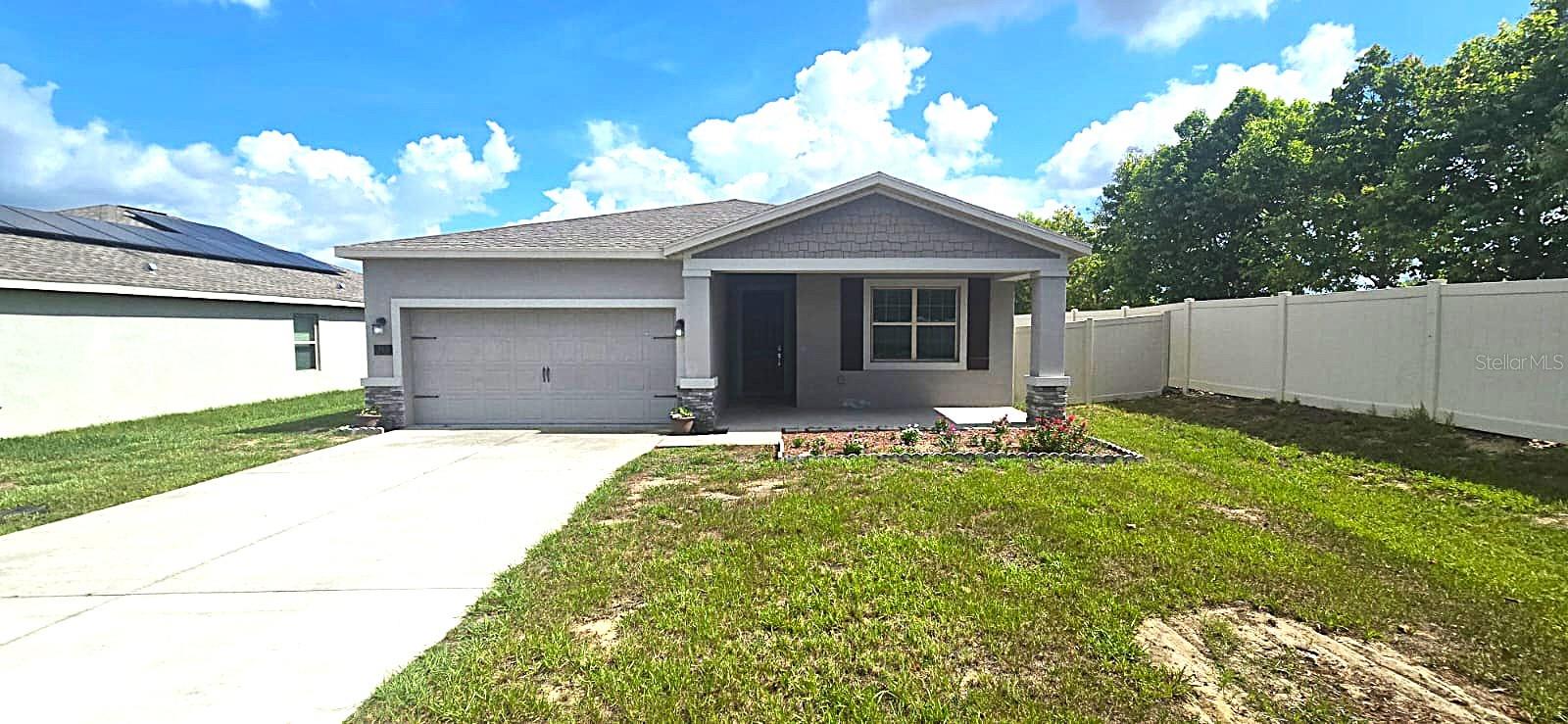212 BERGAMOT LOOP Property Photo 1