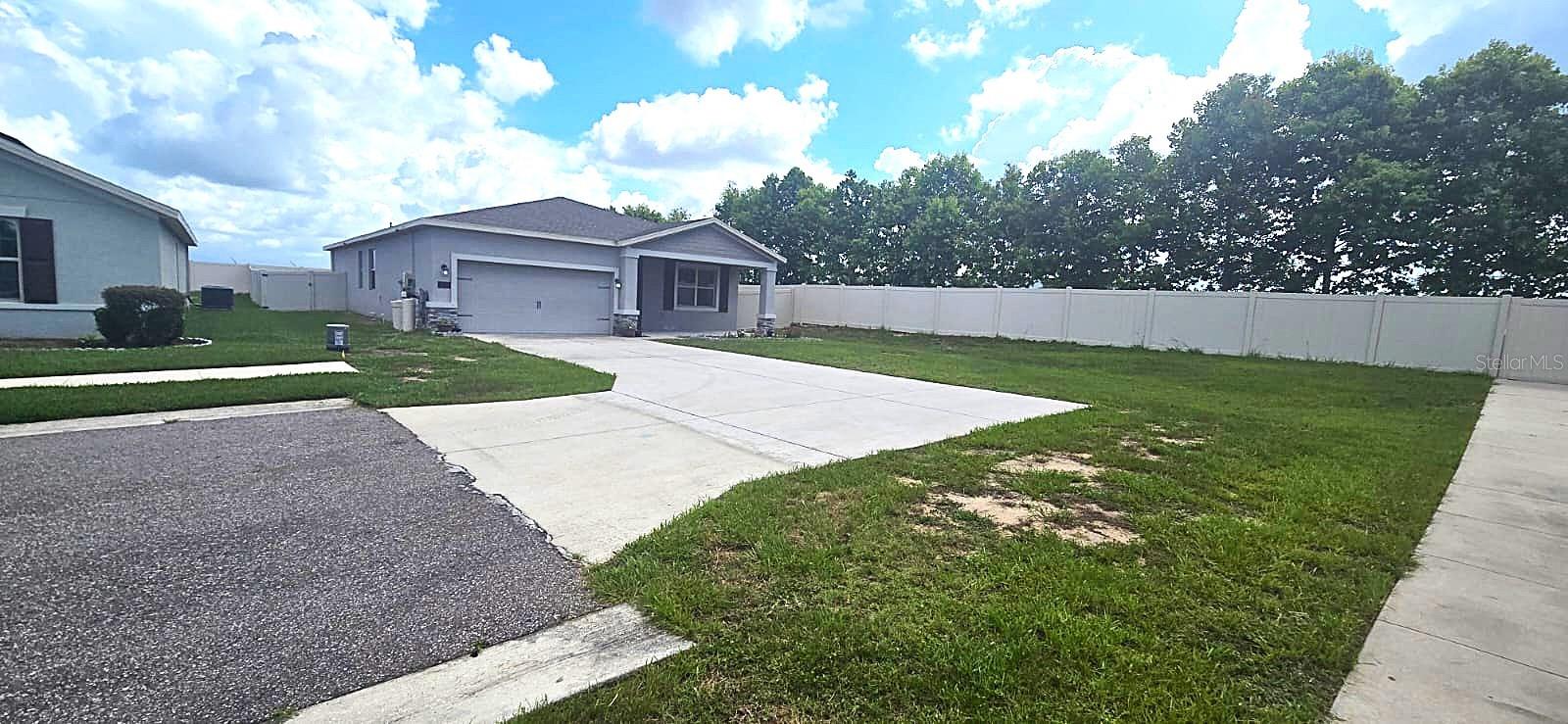 212 Bergamot Loop Property Photo 2