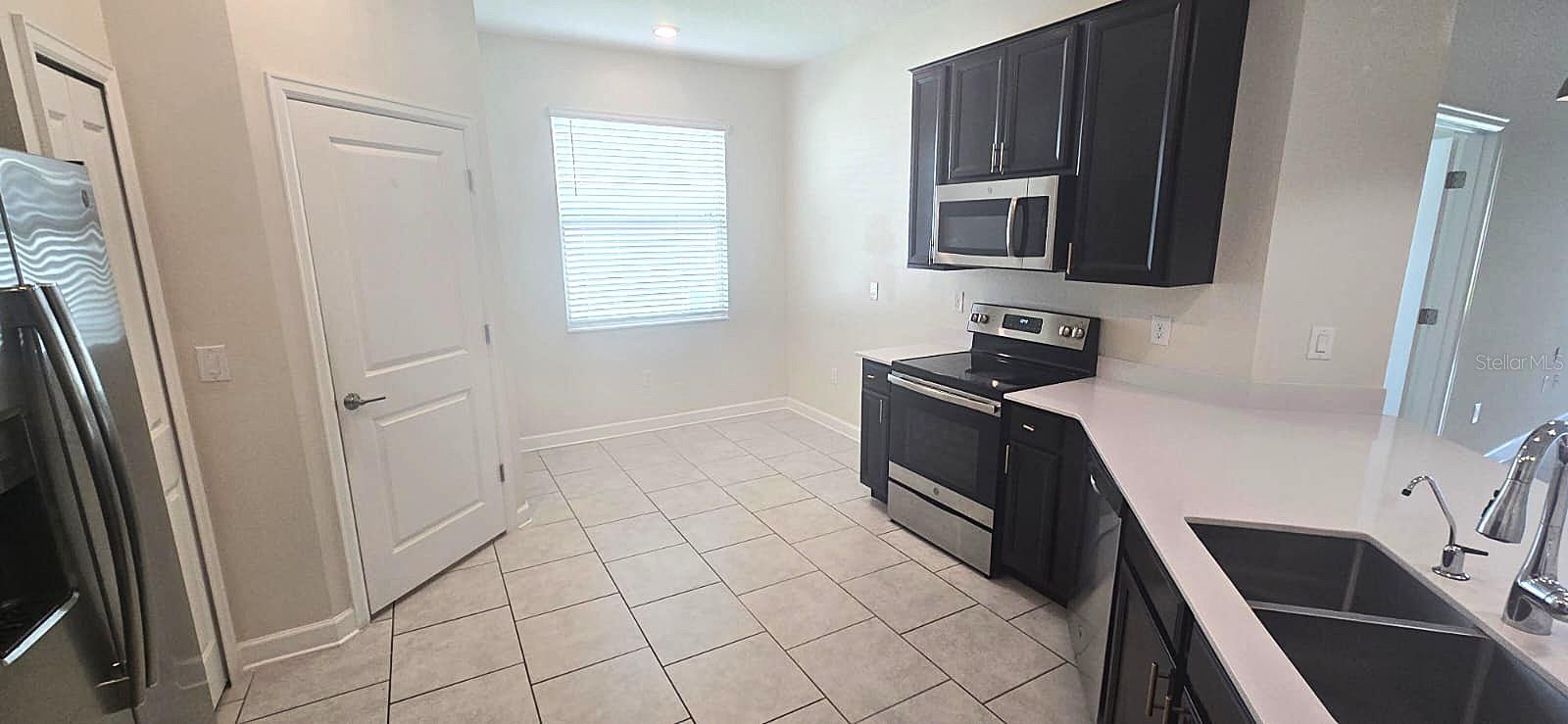 212 Bergamot Loop Property Photo 7