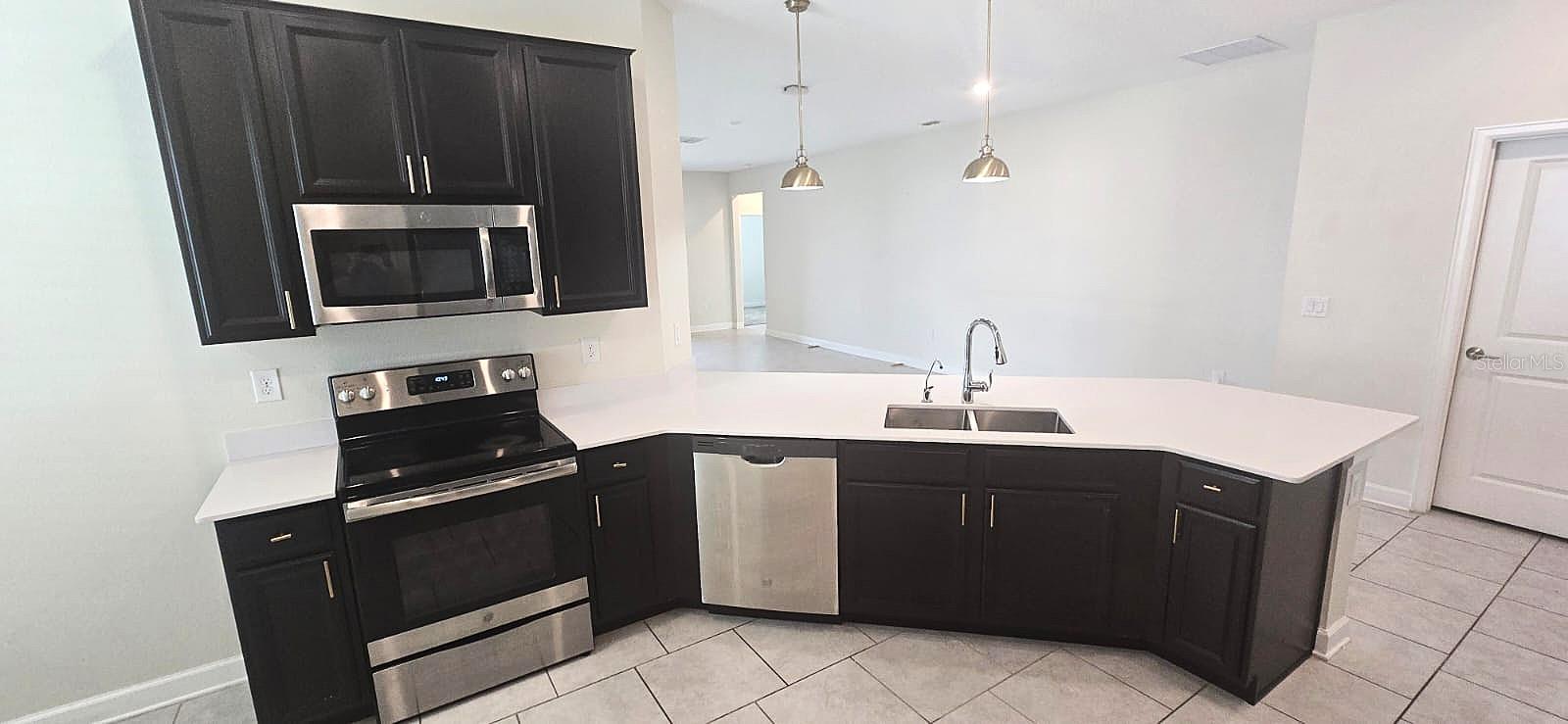 212 Bergamot Loop Property Photo 8