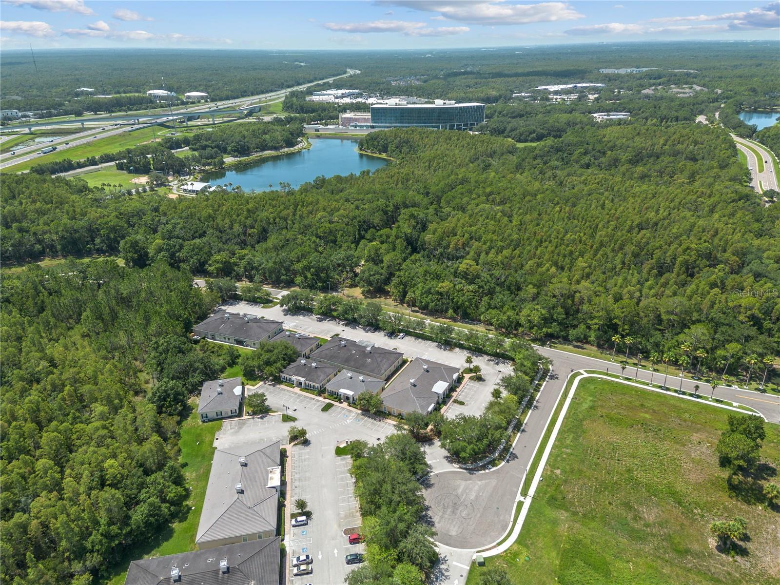 5381 Primrose Lake Cir Property Photo 7
