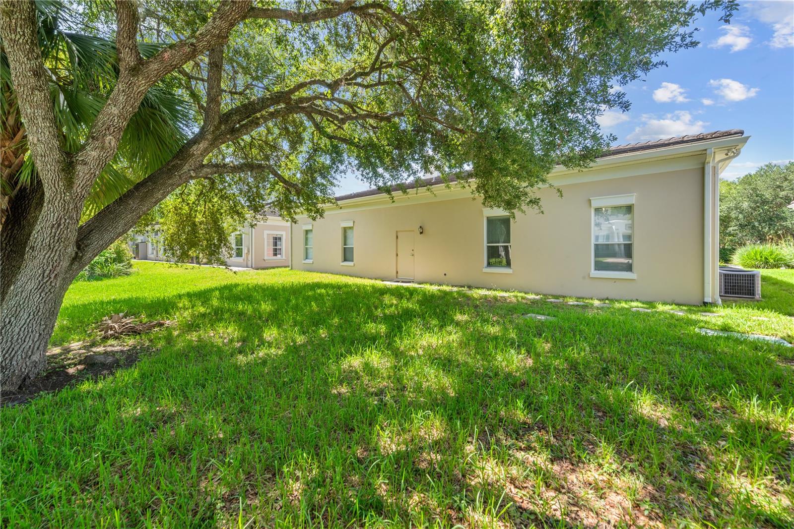 5381 Primrose Lake Cir Property Photo 17