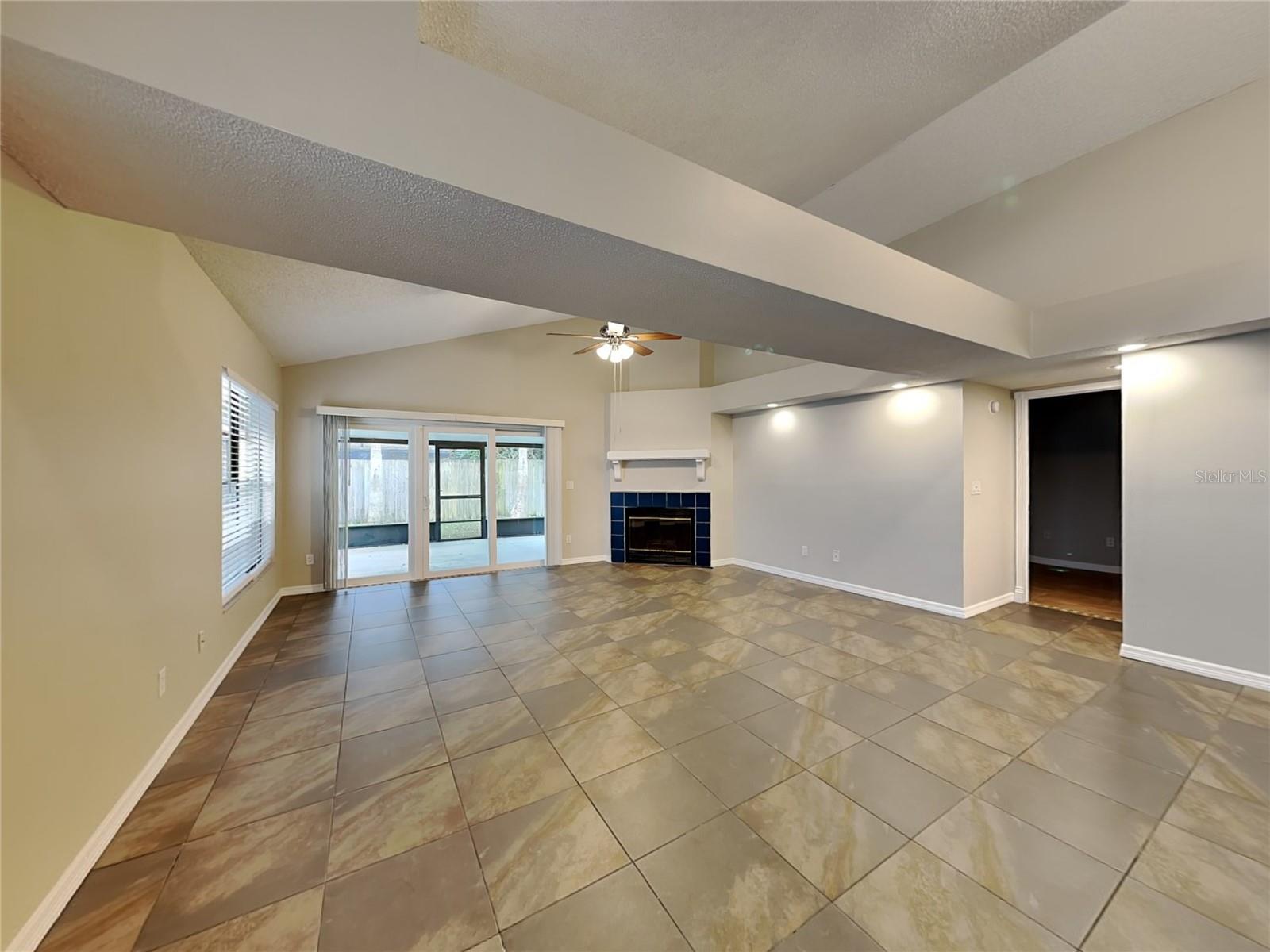 O6421811 Property Photo 2