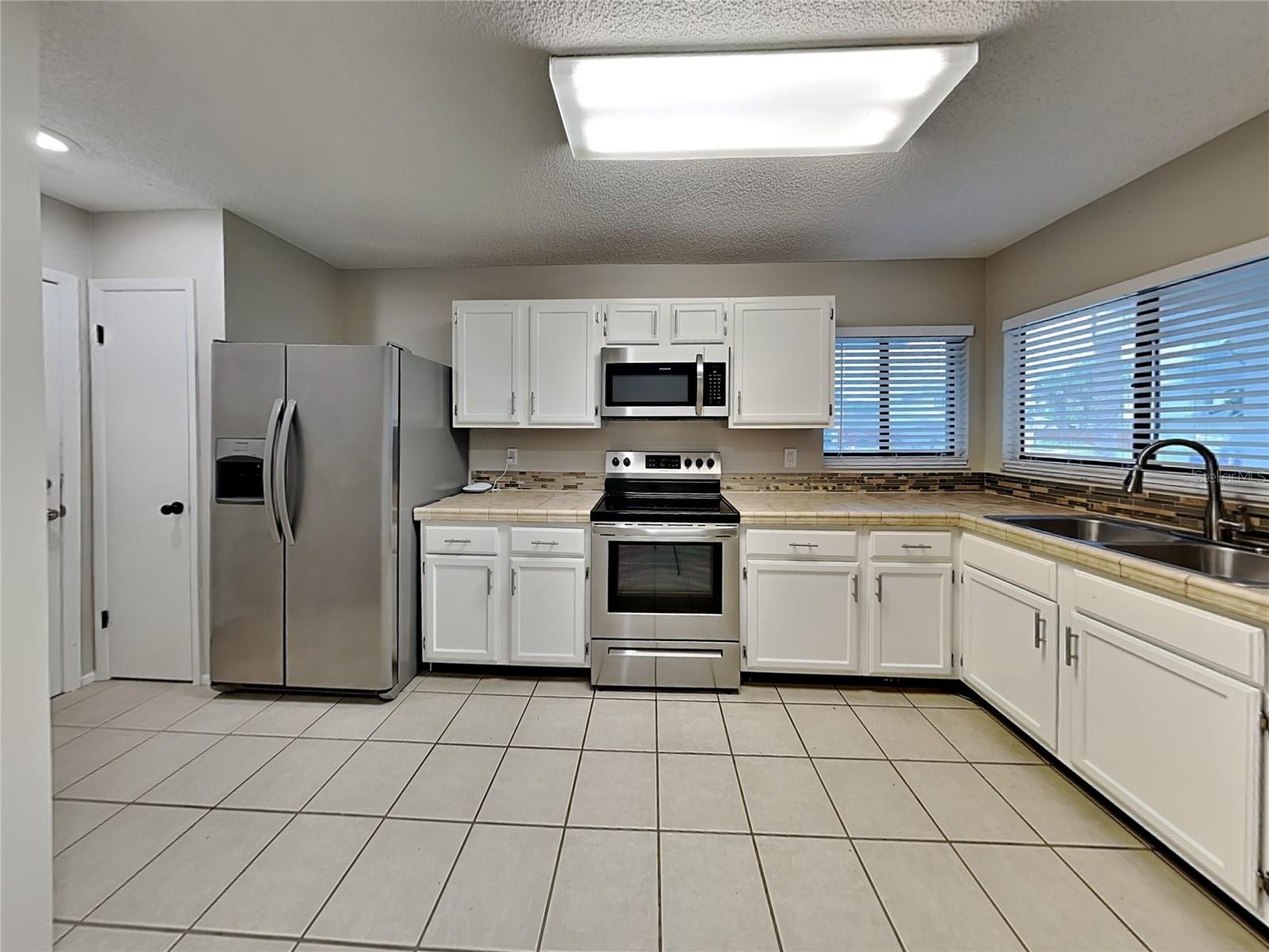 O6421811 Property Photo 4