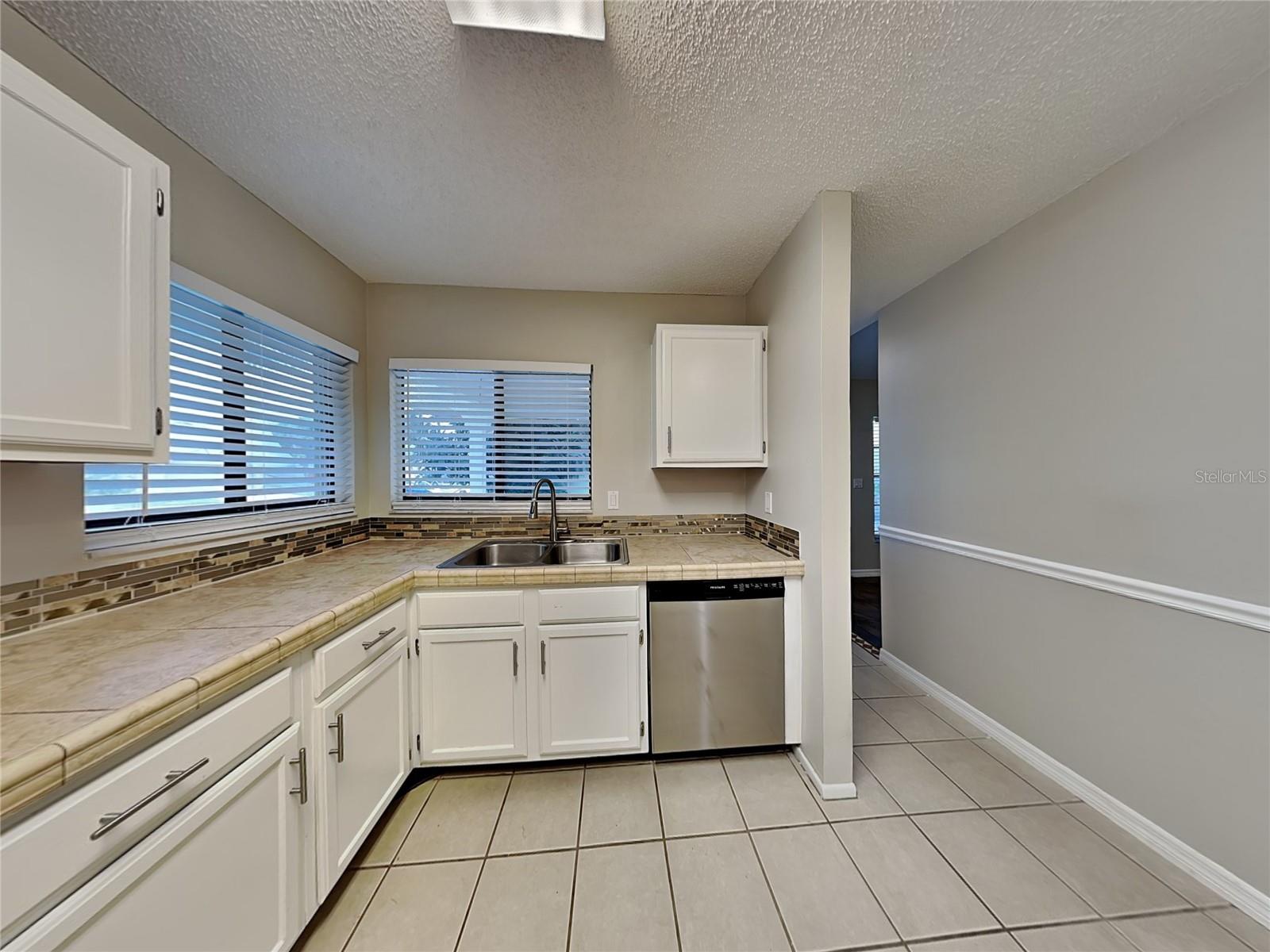 O6421811 Property Photo 5